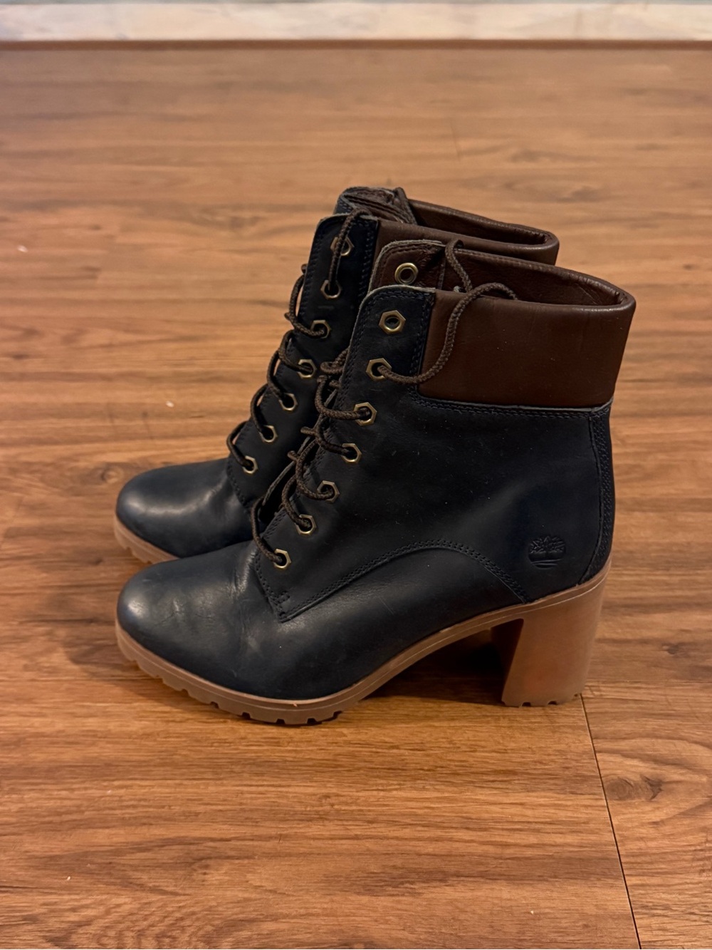 Timberland Black Leather Lace-Up Ankle Boots with Brown Collar and Tan Heel